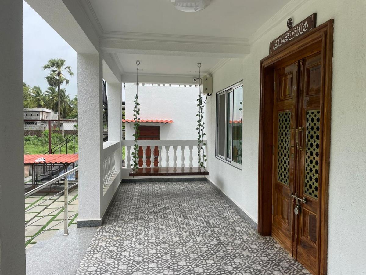 Classic Villa Pālghar Buitenkant foto