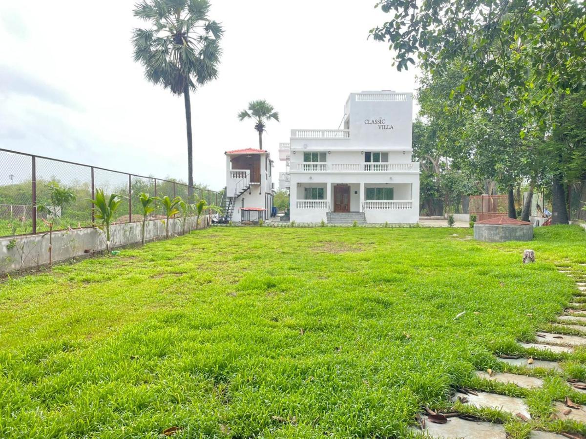 Classic Villa Pālghar Buitenkant foto
