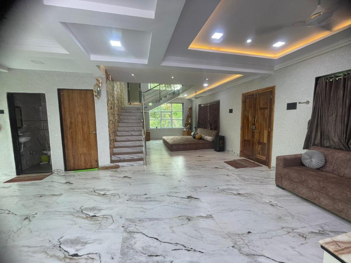 Classic Villa Pālghar Buitenkant foto